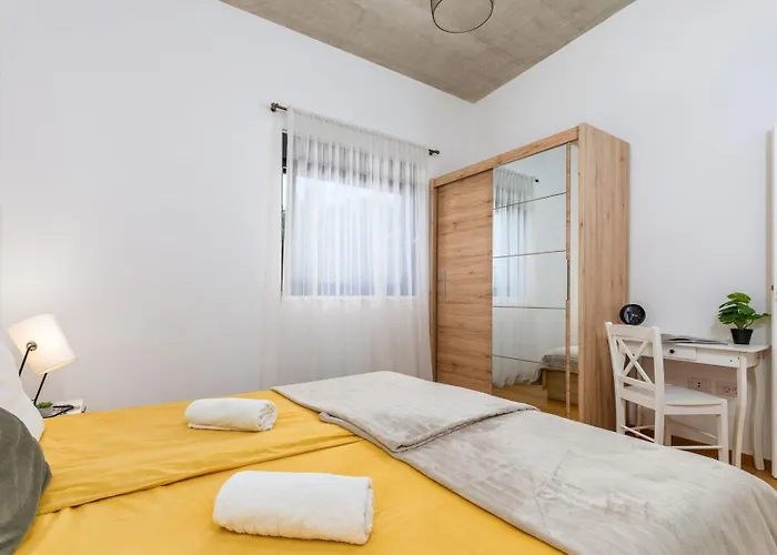 Sama By Villsy Villa *