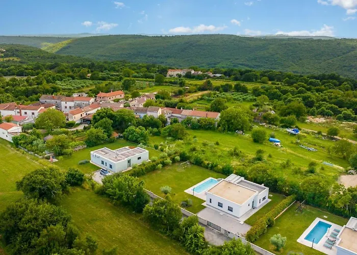 Sama By Villsy Villa *